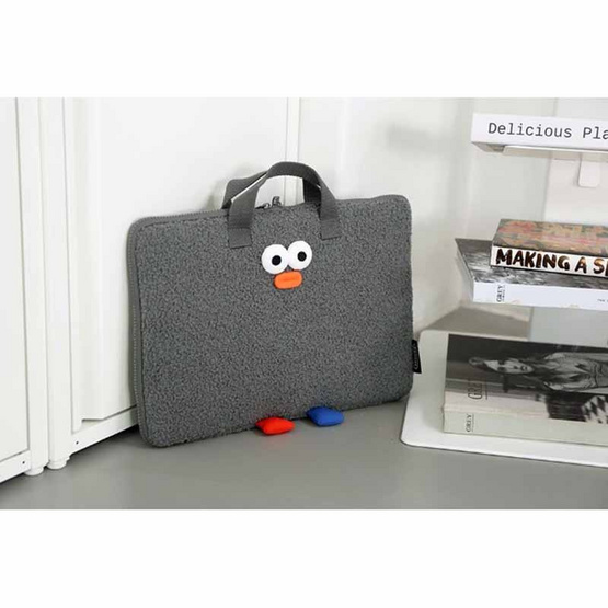 ROPAMODA กระเป๋าใส่โน้ตบุ๊คขนปุย Brunch Brother 15-inch Pom-Pom Booklet Wide Laptop Pouch ROPAMODA กระเป๋าใส่โน้ตบุ๊คขนปุย Brunch Brother 15-inch Pom-Pom Booklet Wide Laptop Pouch