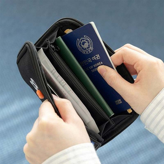 ROPAMODA กระเป๋าใส่หนังสือเดินทาง Brunch Brother Passport Pouch ROPAMODA กระเป๋าใส่หนังสือเดินทาง Brunch Brother Passport Pouch