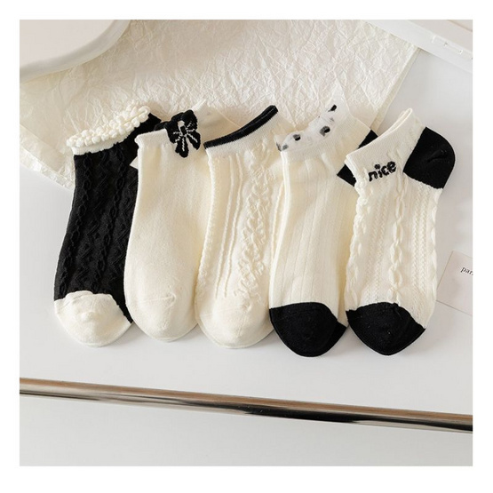 Fashion sock ถุงเท้าโทนขาว ดำ รุ่น NICE (5ลาย/10คู่) Fashion sock ถุงเท้าโทนขาว ดำ รุ่น NICE (5ลาย/10คู่)