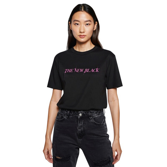 GQ EASY เสื้อยืดทรงปกติ ลาย The new black สีดำ