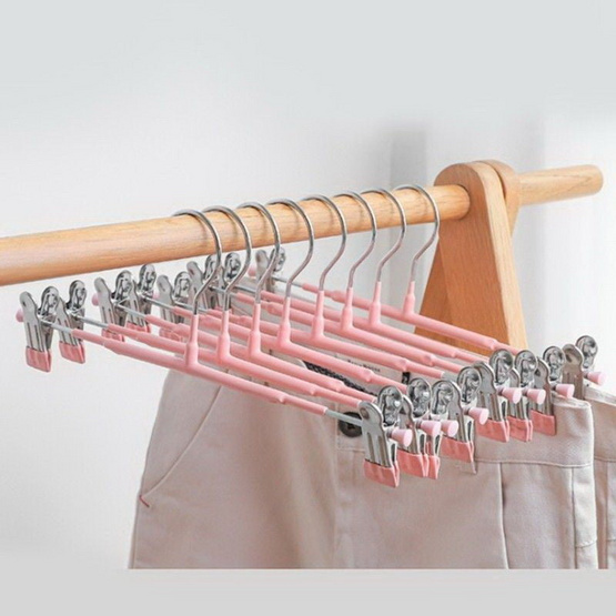 CASSA ไม้แขวนเสื้อกันลื่น พร้อมตัวหนีบ ไม่เป็นสนิม แพ็ก 5 ชิ้น CASSA ไม้แขวนเสื้อกันลื่น พร้อมตัวหนีบ ไม่เป็นสนิม แพ็ก 5 ชิ้น