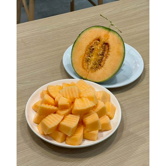 ไร่ชรินทร์พรรณ เมล่อนฮอกไกโดพรีเมียม สีส้ม 2 ลูก/กล่อง