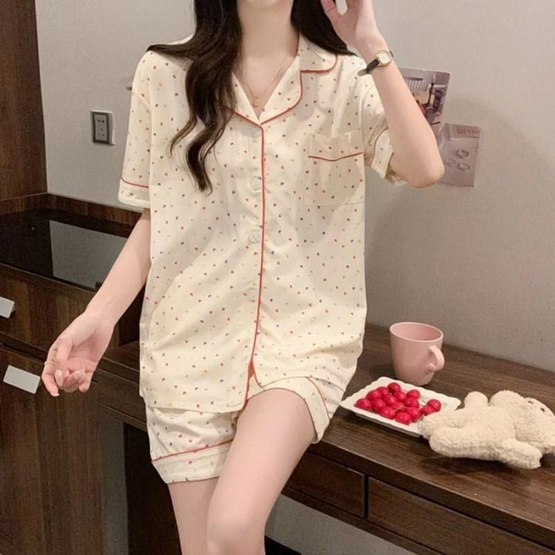 Forever25 ชุดนอนผู้หญิงคอปก เสื้อแขนสั้นพร้อมกางเกงขาสั้น ลายหัวใจ