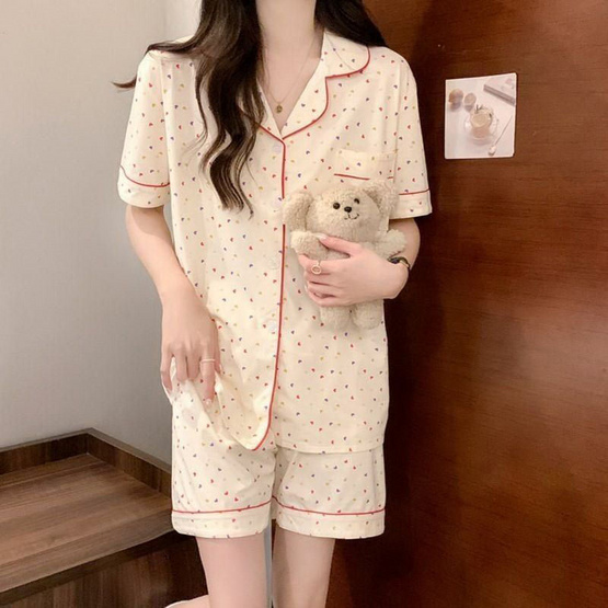 Forever25 ชุดนอนผู้หญิงคอปก เสื้อแขนสั้นพร้อมกางเกงขาสั้น ลายหัวใจ
