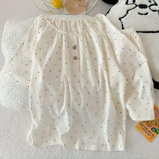 Forever25 ชุดนอนผู้หญิงคอกลม เสื้อแขนสั้นพร้อมกางเกงขาสั้น ลายครีมจุด