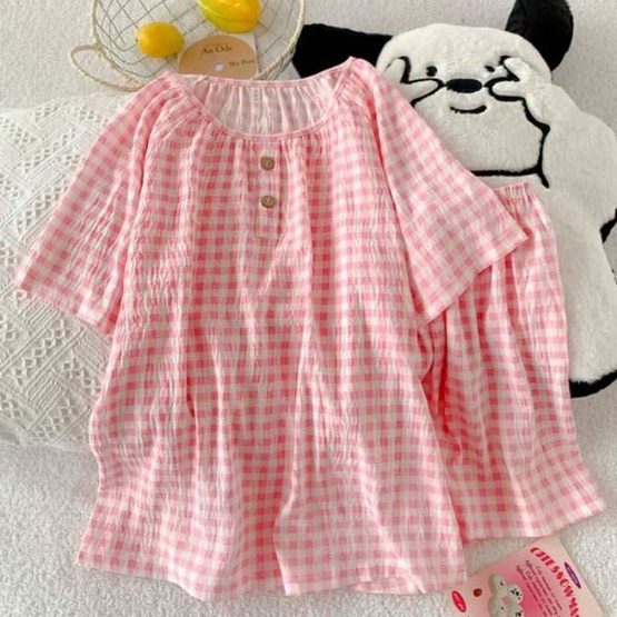 Forever25 ชุดนอนผู้หญิงคอกลม เสื้อแขนสั้นพร้อมกางเกงขาสั้น ลายชมพูตาราง