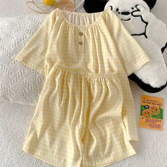 Forever25 ชุดนอนผู้หญิงคอกลม เสื้อแขนสั้นพร้อมกางเกงขาสั้น ลายเหลืองตาราง