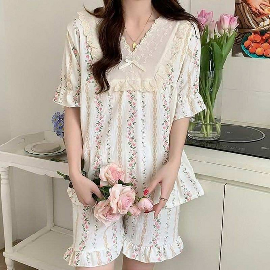 Forever25 ชุดนอนผู้หญิงคอวี เสื้อแขนสั้นพร้อมกางเกงขาสั้น ลายดอกสีชมพู