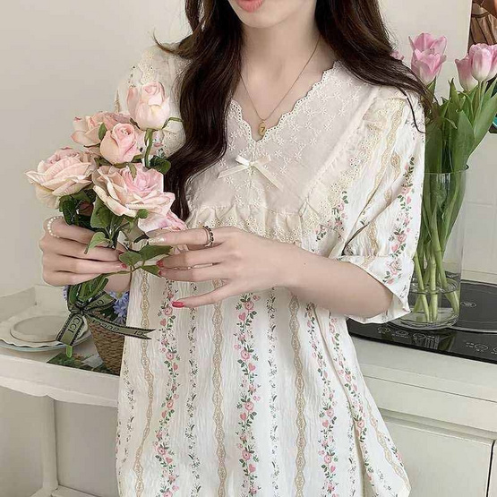 Forever25 ชุดนอนผู้หญิงคอวี เสื้อแขนสั้นพร้อมกางเกงขาสั้น ลายดอกสีชมพู