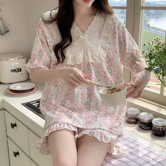 Forever25 ชุดนอนผู้หญิงคอวี เสื้อแขนสั้นพร้อมกางเกงขาสั้น ลายดอกสีครีม