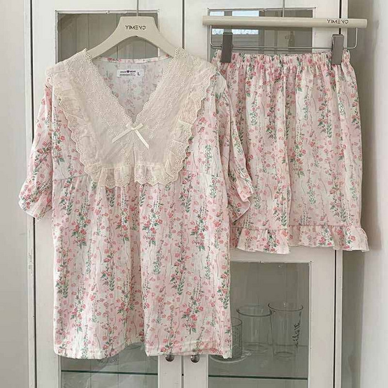 Forever25 ชุดนอนผู้หญิงคอวี เสื้อแขนสั้นพร้อมกางเกงขาสั้น ลายดอกสีครีม