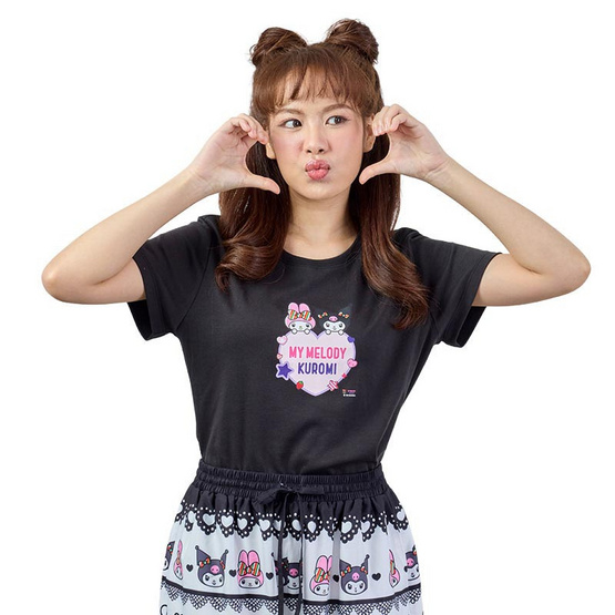M2S Lifestyle เสื้อยืด ลายลิขสิทธิ์ My Melody and Kuromi สีดำ ลายหัวใจ 1