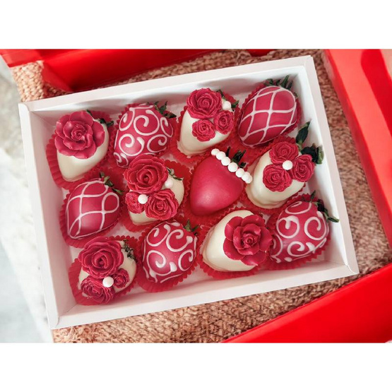 Love Strawberry สตรอว์เบอร์รีสดเคลือบไวท์ช็อกโกแลต กุหลาบแดงคลาสสิค