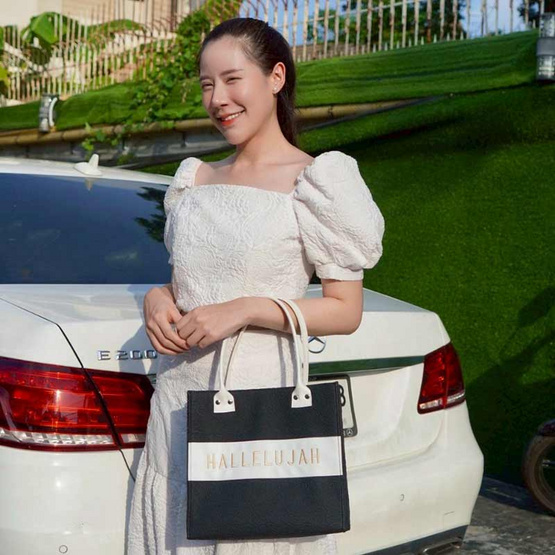 Hallelujah กระเป๋าปั้มลายลูกไม้ ปักโลโก้ Size M รุ่น เอเดน