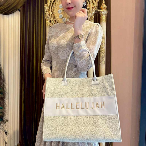 Hallelujah กระเป๋าปั้มลายลูกไม้ ปักโลโก้ Size L รุ่น เอเดน