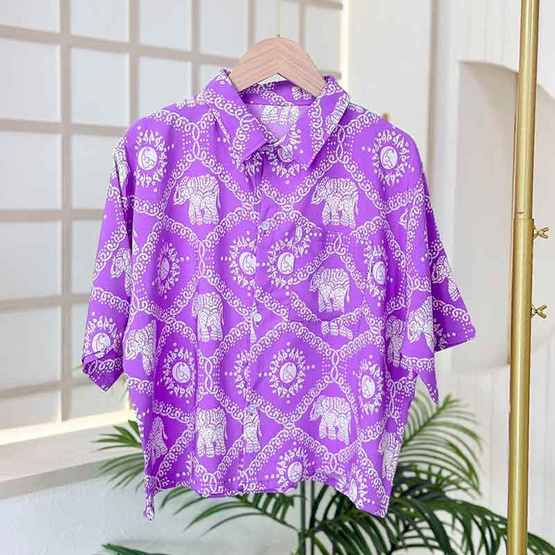 KORU เสื้อครอป รุ่น เพ้นท์สีม่วง