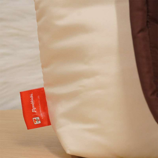 กระเป๋าสะพายนุ่มนิ่ม 7-Eleven Monchhichi ลายชุด 7-Eleven (สีครีม-น้ำตาล)