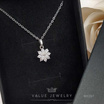 ValueJewelry สร้อยคอพร้อมจี้ ประดับคริสตัลเพชรกลม ทรงหนา ลายดอกพิกุล NK097