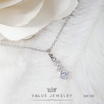 ValueJewelry สร้อยคอพร้อมจี้ ประดับคริสตัลแท้ เพชรกลมเรียง3เม็ด ขนาดพอเหมาะ NK100