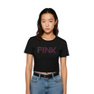 GQ EASY เสื้อยืดทรงครอป ลาย Pink สีดำ