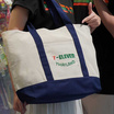 กระเป๋าผ้าแคนวาส Collection 7-Eleven ขนาดใหญ่ สีกรม