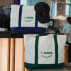 กระเป๋าผ้าแคนวาส Collection 7-Eleven ขนาดใหญ่ สีเขียว