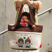 กระเป๋าสะพายนุ่มนิ่ม 7-Eleven Monchhichi ลายชุด 7-Eleven (สีครีม-น้ำตาล)